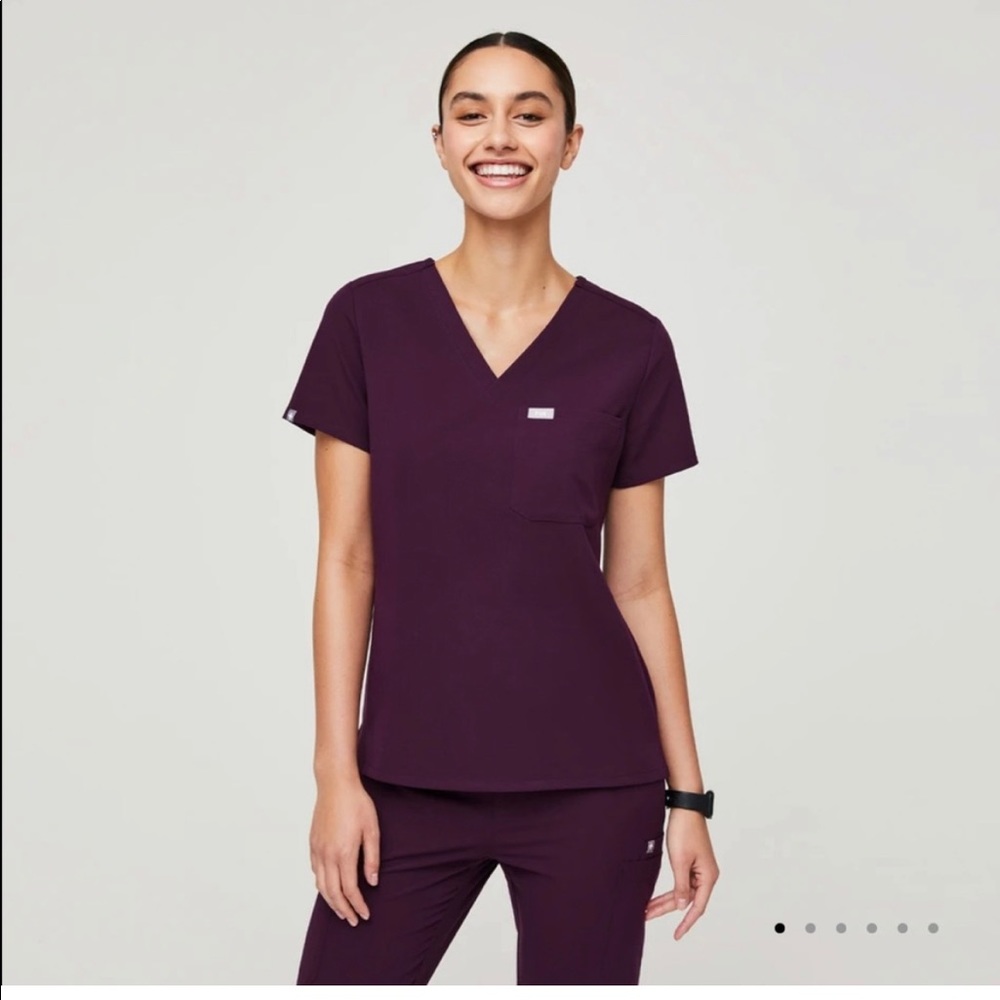NWT figs Deep Purple Catarina™ - One-Pocket Scrub Top - L / Deep Purple